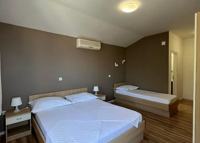 Tonka * מאקרסקה