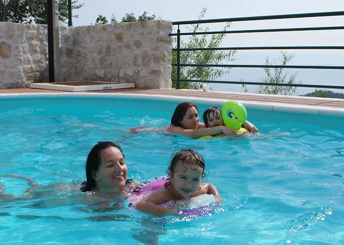 Tonka * מאקרסקה